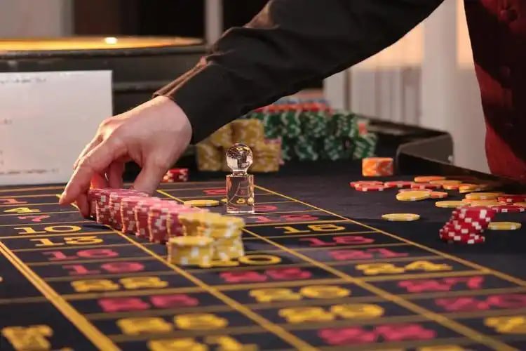 Antarmuka JILI di ungu 508 menampilkan berbagai permainan live dealer